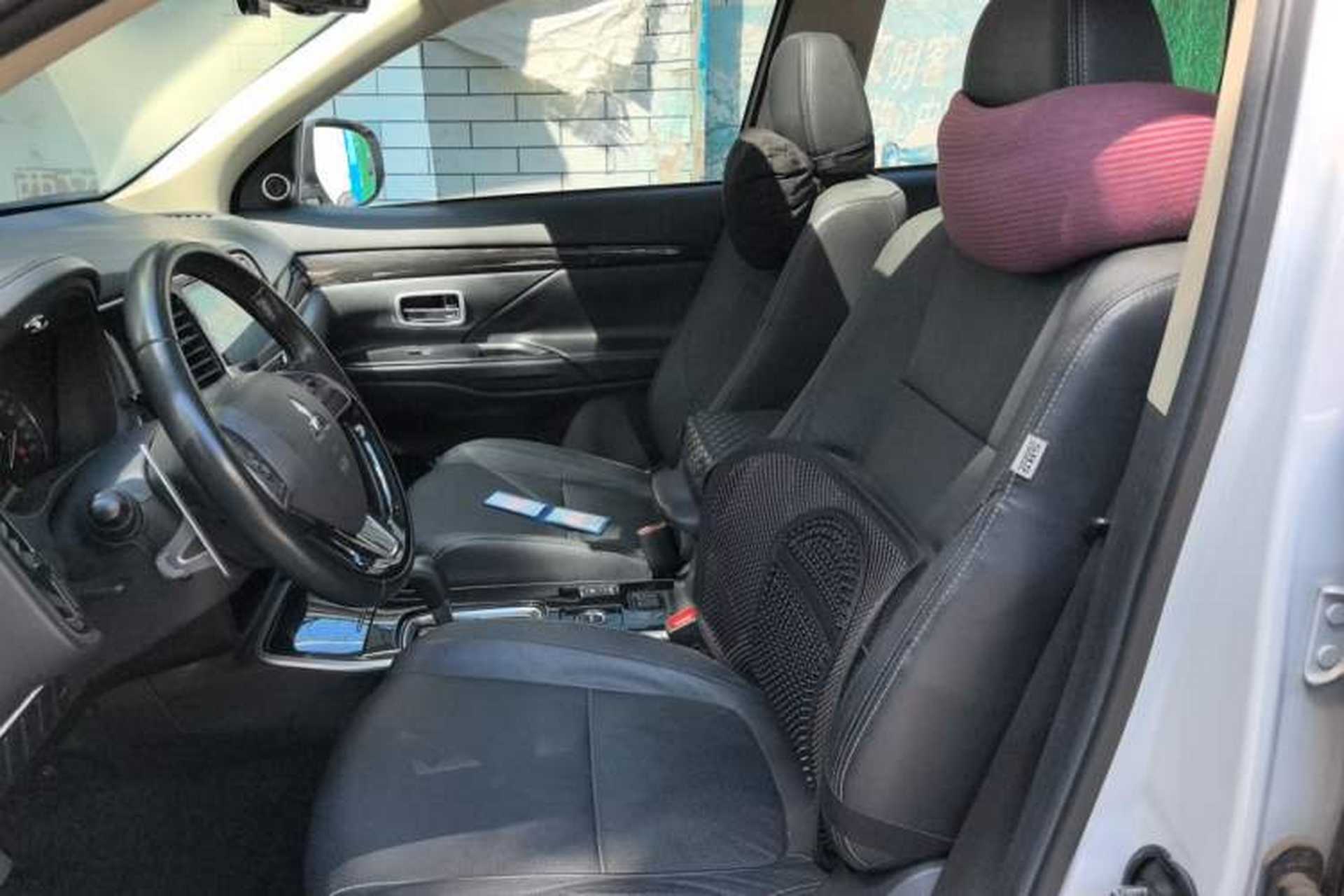 Used Mitsubishi Outlander 2018 2.4L 4x4 Elite Edition 5 Seats Left Front Seat