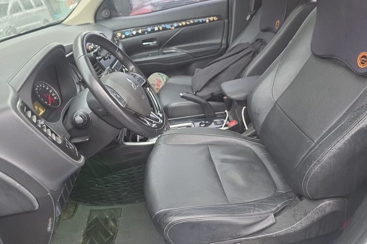 Used Mitsubishi Outlander 2018 2.0L Two-Wheel Drive Glory Edition 5 Seats Left Front Seat