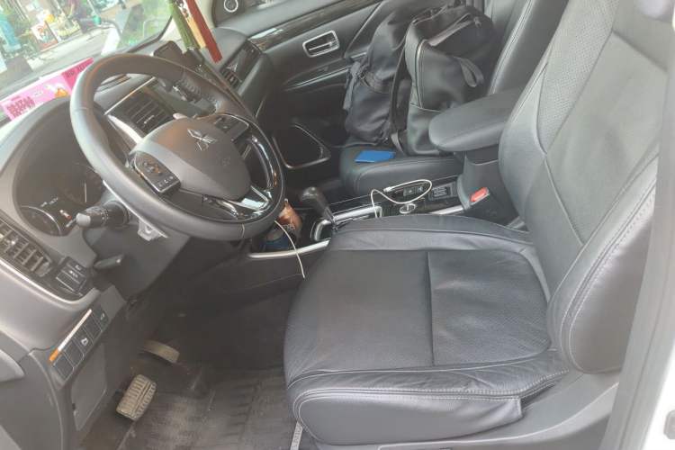 Used Mitsubishi Outlander 2018 2.4L 4x4 Elite Edition 5 Seats Left Front Seat