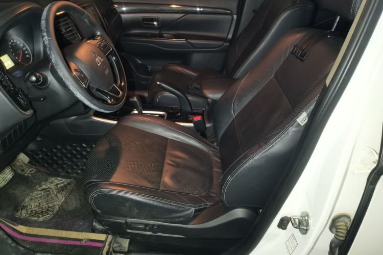 Used Mitsubishi Outlander 2018 2.0L Two-Wheel Drive Glory Edition 5 Seats Left Front Seat