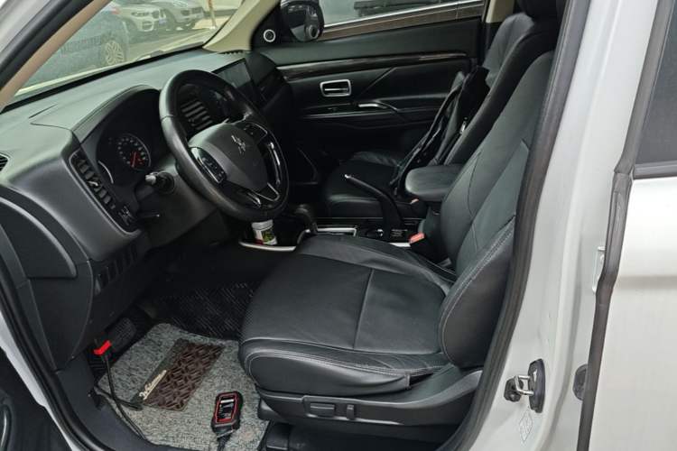 Used Mitsubishi Outlander 2018 2.0L Two-Wheel-Drive Jiale Edition 7-Seater Left Front Seat