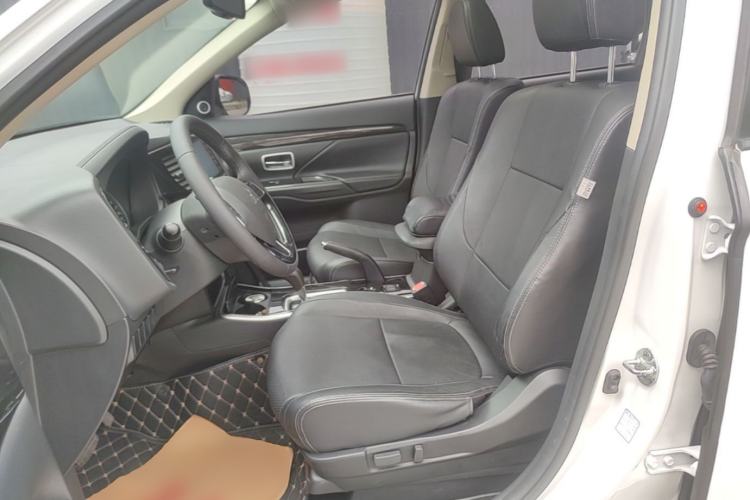 Used Mitsubishi Outlander 2018 2.0L Two-Wheel Drive Glory Edition 5 Seats Left Front Seat