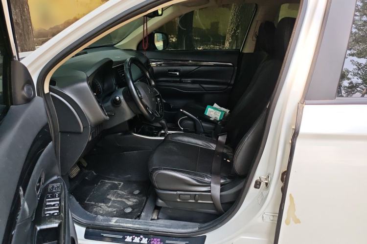 Used Mitsubishi Outlander 2018 2.0L Two-Wheel Drive Glory Edition 5 Seats Left Front Seat