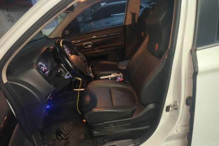 Used Mitsubishi Outlander 2018 2.4L 4x4 Elite Edition 5 Seats Left Front Seat