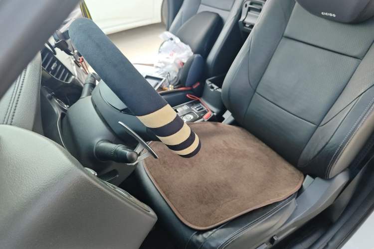 Used Mitsubishi Outlander 2018 2.4L 4x4 Luxury Edition 7-Seater Left Front Seat