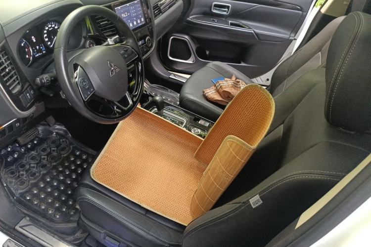 Used Mitsubishi Outlander 2018 2.4L 4x4 Elite Edition 5 Seats Left Front Seat