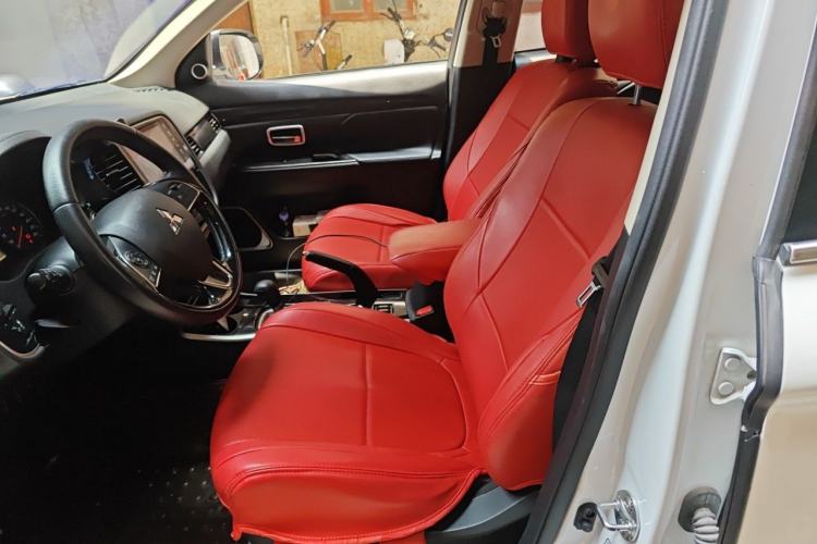 Used Mitsubishi Outlander 2018 2.0L Two-Wheel Drive Glory Edition 5 Seats Left Front Seat