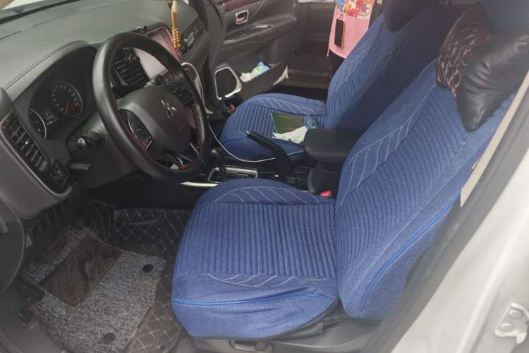 Used Mitsubishi Outlander 2018 2.0L Two-Wheel Drive Glory Edition 5 Seats Left Front Seat