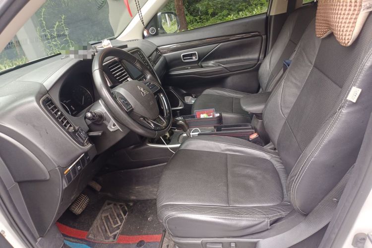 Used Mitsubishi Outlander 2018 2.4L 4x4 Luxury Edition 7-Seater Left Front Seat