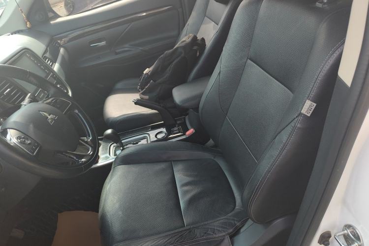 Used Mitsubishi Outlander 2018 2.0L Two-Wheel-Drive Jiale Edition 7-Seater Left Front Seat