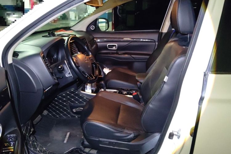 Used Mitsubishi Outlander 2018 2.4L 4x4 Elite Edition 5 Seats Left Front Seat