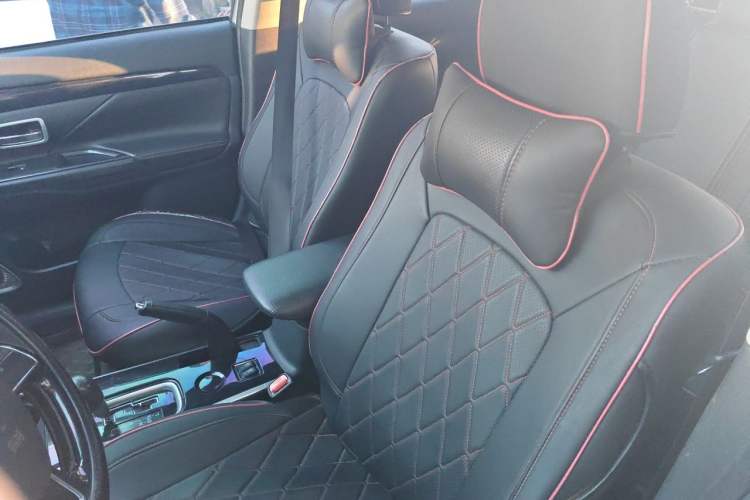 Used Mitsubishi Outlander 2018 2.0L Two-Wheel Drive Glory Edition 5 Seats Left Front Seat