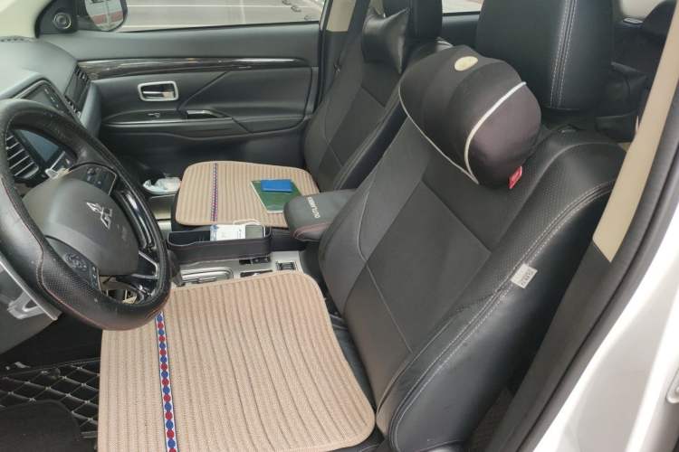 Used Mitsubishi Outlander 2018 2.4L 4x4 Luxury Edition 7-Seater Left Front Seat