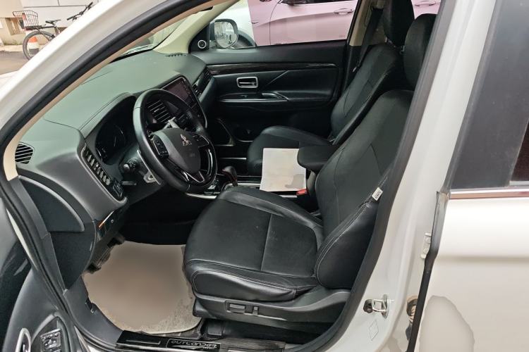 Used Mitsubishi Outlander 2018 2.4L 4x4 Elite Edition 5 Seats Left Front Seat