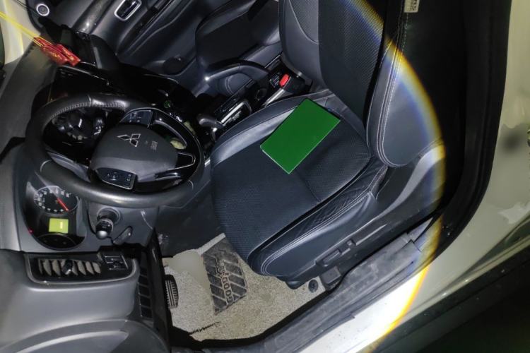Used Mitsubishi Outlander 2018 2.0L Two-Wheel Drive Glory Edition 5 Seats Left Front Seat