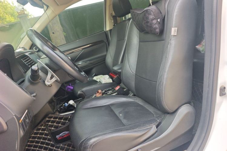 Used Mitsubishi Outlander 2018 2.4L 4x4 Luxury Edition 7-Seater Left Front Seat