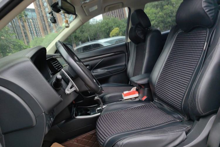 Used Mitsubishi Outlander 2018 2.4L 4x4 Elite Edition 5 Seats Left Front Seat