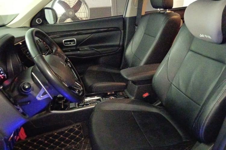 Used Mitsubishi Outlander 2018 2.4L 4x4 Elite Edition 5 Seats Left Front Seat