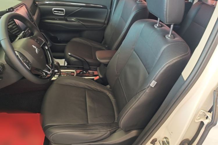 Used Mitsubishi Outlander 2018 2.0L Two-Wheel-Drive Jiale Edition 7-Seater Left Front Seat
