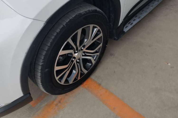 Used Mitsubishi Outlander 2018 2.0L Two-Wheel Drive Glory Edition 5 Seats Left Front Wheel Hub
