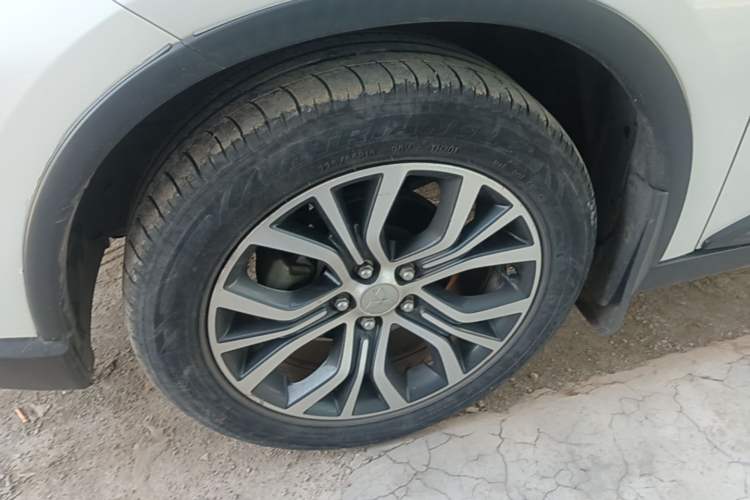 Used Mitsubishi Outlander 2018 2.4L 4x4 Elite Edition 5 Seats Left Front Wheel Hub