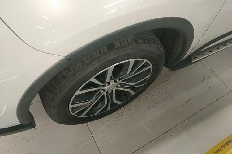 Used Mitsubishi Outlander 2018 2.0L Two-Wheel Drive Glory Edition 5 Seats Left Front Wheel Hub