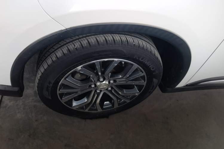 Used Mitsubishi Outlander 2018 2.0L Two-Wheel Drive Glory Edition 5 Seats Left Front Wheel Hub