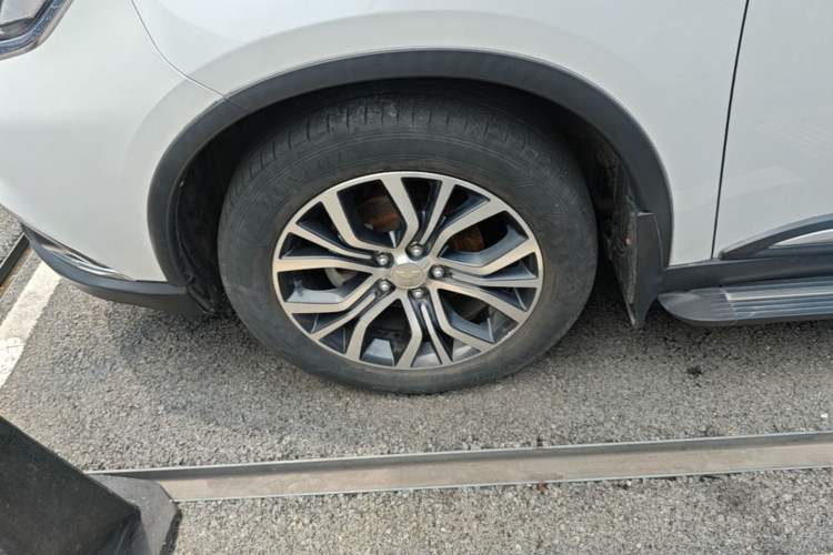 Used Mitsubishi Outlander 2018 2.0L Two-Wheel-Drive Jiale Edition 7-Seater Left Front Wheel Hub