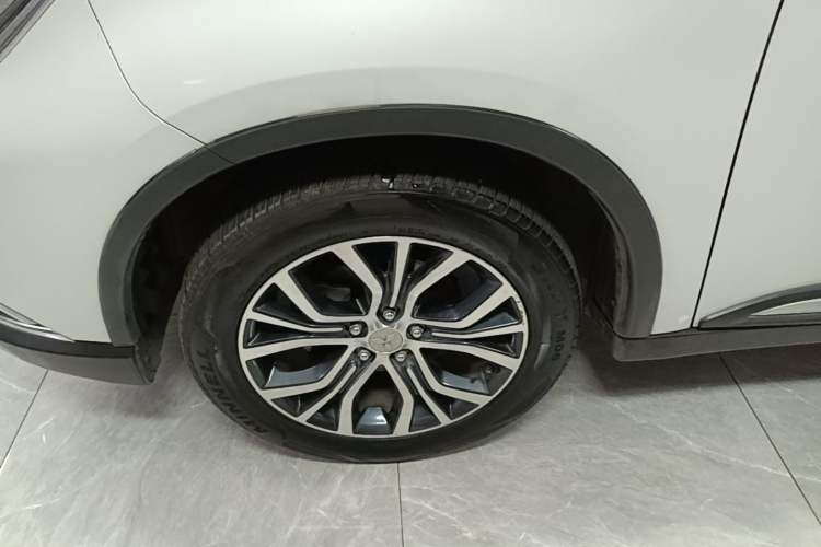 Used Mitsubishi Outlander 2018 2.0L Two-Wheel Drive Glory Edition 5 Seats Left Front Wheel Hub