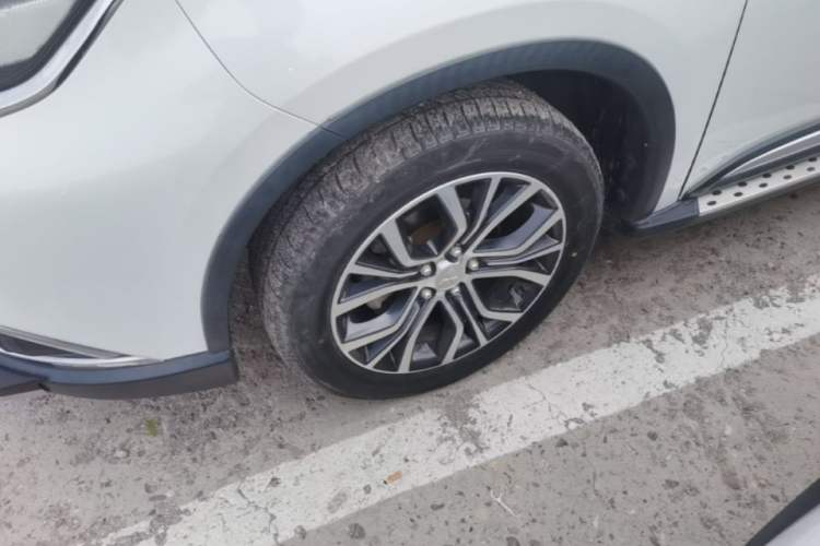 Used Mitsubishi Outlander 2018 2.4L 4x4 Elite Edition 5 Seats Left Front Wheel Hub