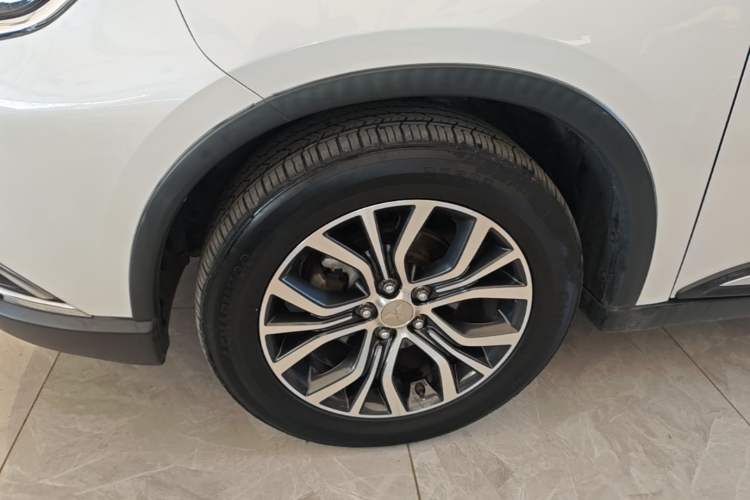 Used Mitsubishi Outlander 2018 2.0L Two-Wheel-Drive Jiale Edition 7-Seater Left Front Wheel Hub
