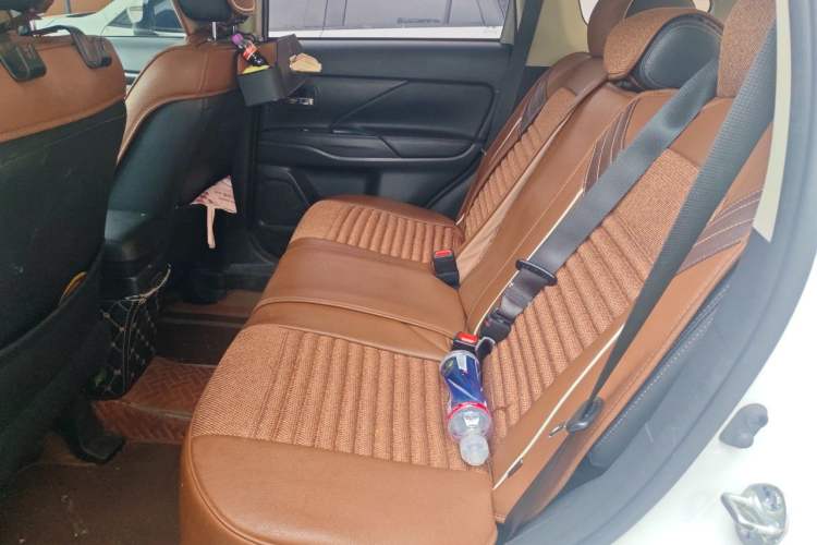 Used Mitsubishi Outlander 2018 2.4L 4x4 Elite Edition 5 Seats Left Rear Seat