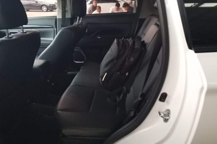 Used Mitsubishi Outlander 2018 2.0L Two-Wheel Drive Glory Edition 5 Seats Left Rear Seat
