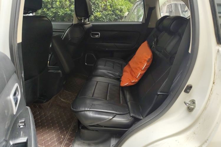 Used Mitsubishi Outlander 2018 2.0L Two-Wheel Drive Glory Edition 5 Seats Left Rear Seat