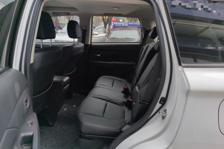 Used Mitsubishi Outlander 2018 2.0L Two-Wheel Drive Glory Edition 5 Seats Left Rear Seat