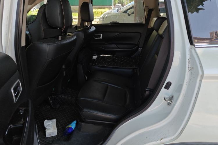 Used Mitsubishi Outlander 2018 2.4L 4x4 Elite Edition 5 Seats Left Rear Seat