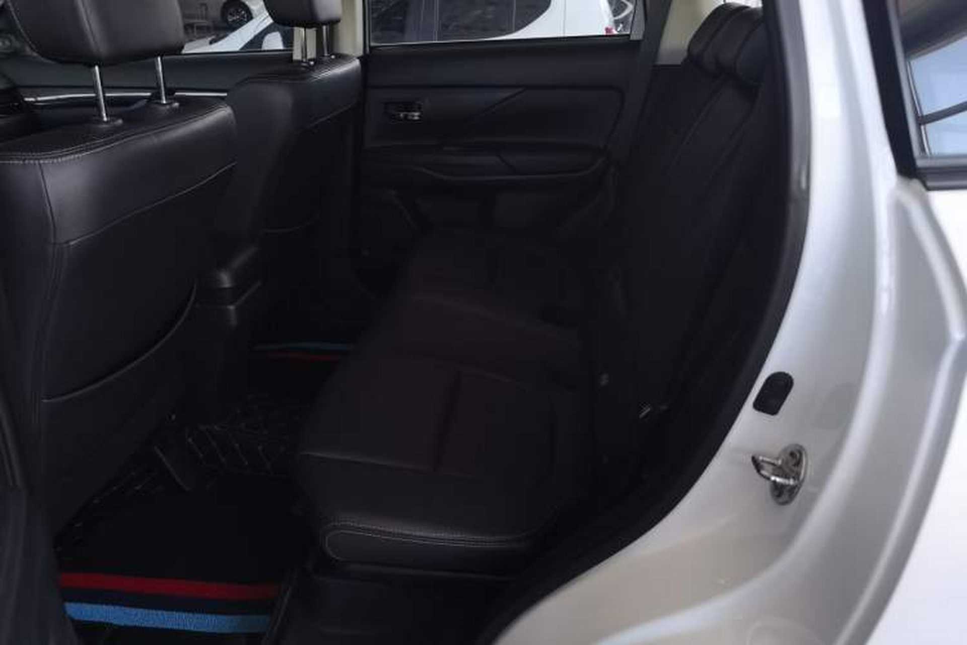 Used Mitsubishi Outlander 2018 2.0L Two-Wheel Drive Glory Edition 5 Seats Left Rear Seat
