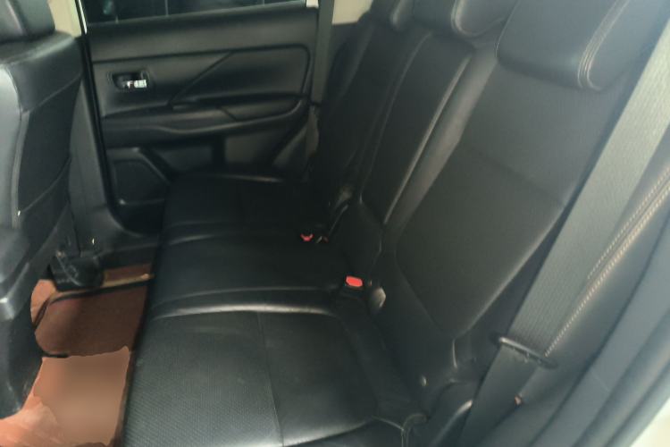 Used Mitsubishi Outlander 2018 2.0L Two-Wheel Drive Glory Edition 5 Seats Left Rear Seat