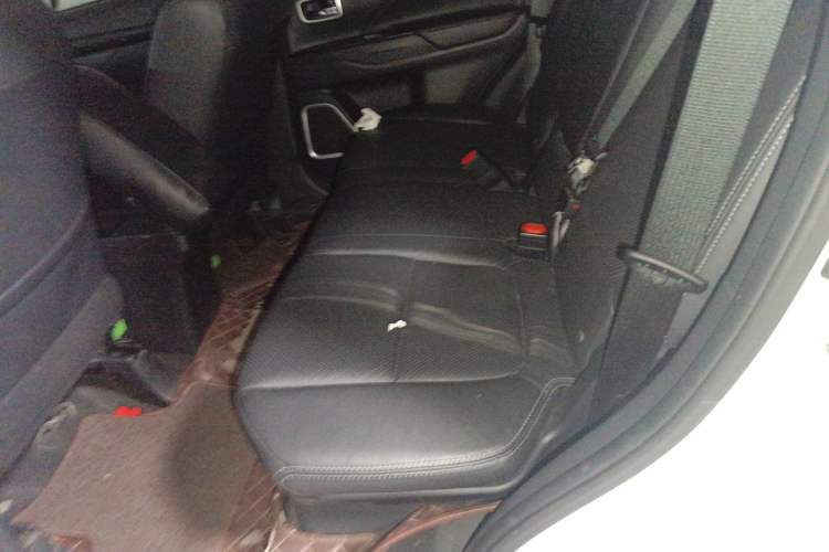 Used Mitsubishi Outlander 2018 2.0L Two-Wheel Drive Glory Edition 5 Seats Left Rear Seat