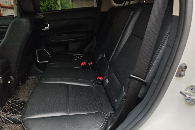 Used Mitsubishi Outlander 2018 2.4L 4x4 Elite Edition 5 Seats Left Rear Seat