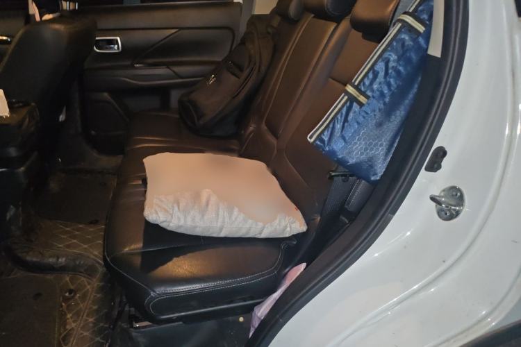 Used Mitsubishi Outlander 2018 2.0L Two-Wheel Drive Glory Edition 5 Seats Left Rear Seat