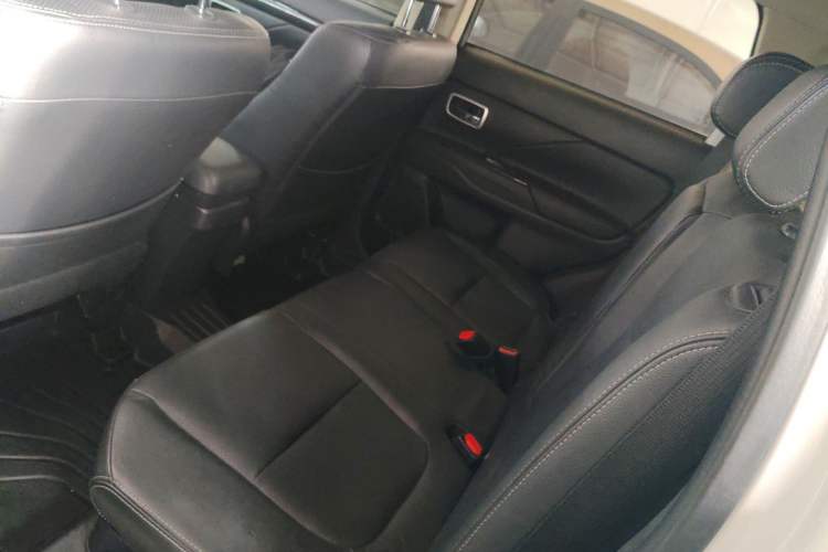 Used Mitsubishi Outlander 2018 2.0L Two-Wheel Drive Glory Edition 5 Seats Left Rear Seat