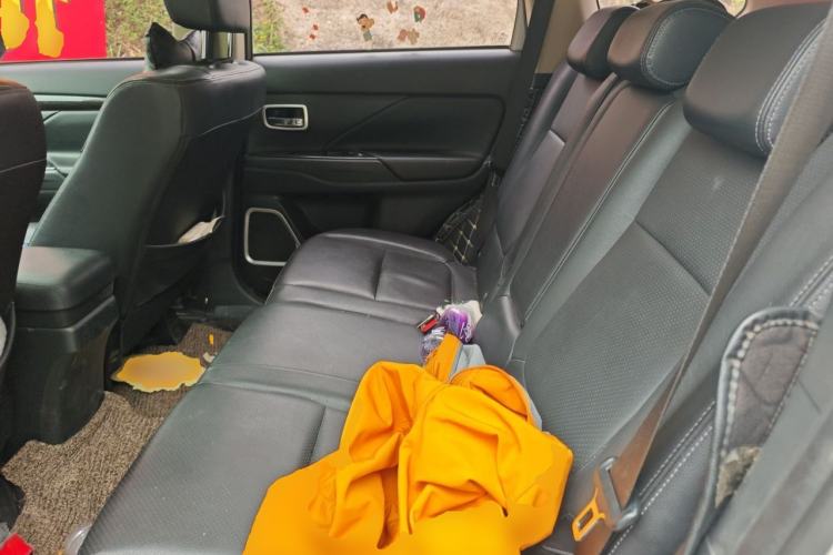Used Mitsubishi Outlander 2018 2.0L Two-Wheel-Drive Jiale Edition 7-Seater Left Rear Seat