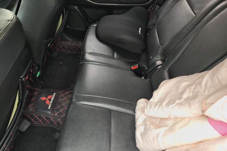 Used Mitsubishi Outlander 2018 2.4L 4x4 Luxury Edition 7-Seater Left Rear Seat