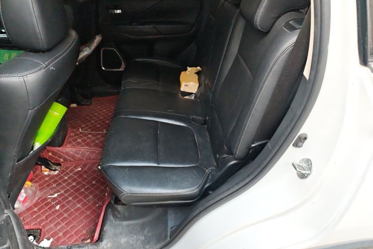 Used Mitsubishi Outlander 2018 2.4L 4x4 Elite Edition 5 Seats Left Rear Seat