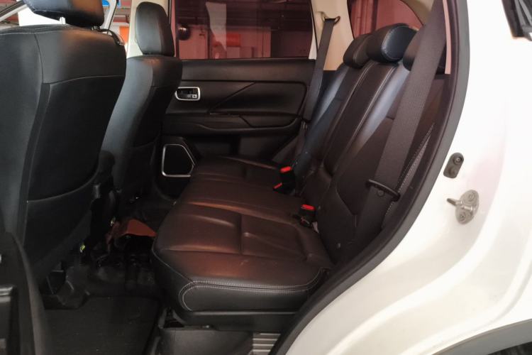 Used Mitsubishi Outlander 2018 2.4L 4x4 Elite Edition 5 Seats Left Rear Seat