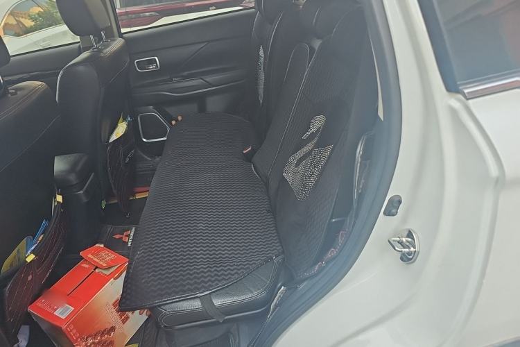 Used Mitsubishi Outlander 2018 2.4L 4x4 Luxury Edition 7-Seater Left Rear Seat