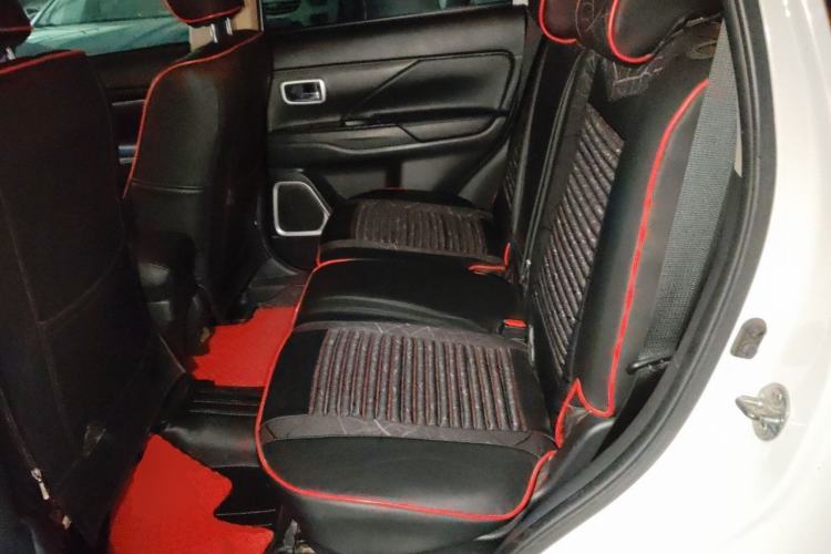 Used Mitsubishi Outlander 2018 2.0L Two-Wheel Drive Glory Edition 5 Seats Left Rear Seat