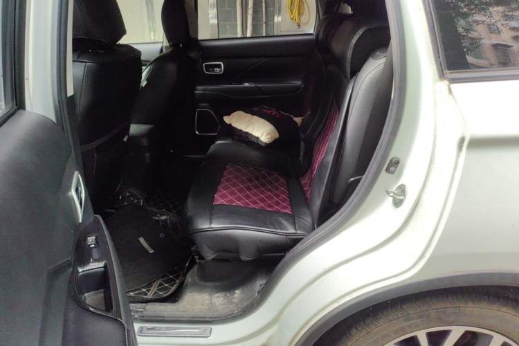 Used Mitsubishi Outlander 2018 2.0L Two-Wheel-Drive Jiale Edition 7-Seater Left Rear Seat