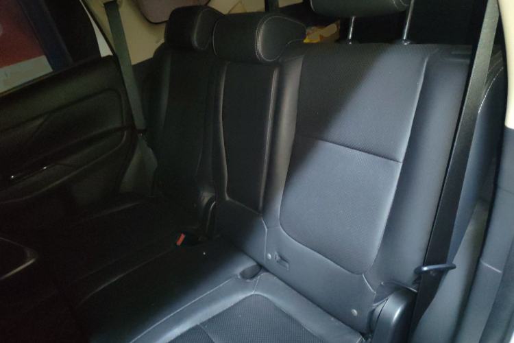 Used Mitsubishi Outlander 2018 2.4L 4x4 Luxury Edition 7-Seater Left Rear Seat